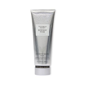 Лимитированный лосьон Runway Pose Shimmer Fragrance Body Lotion