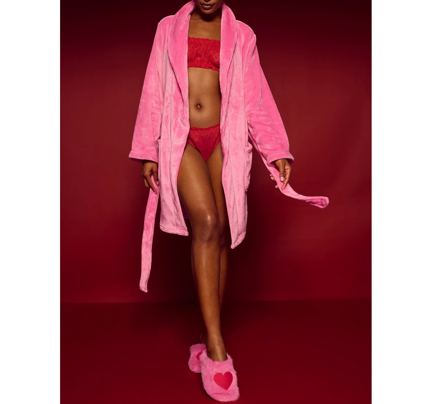 Тапочки для дома Luxe Plush Closed-Toe Slippers Pink Red Heart