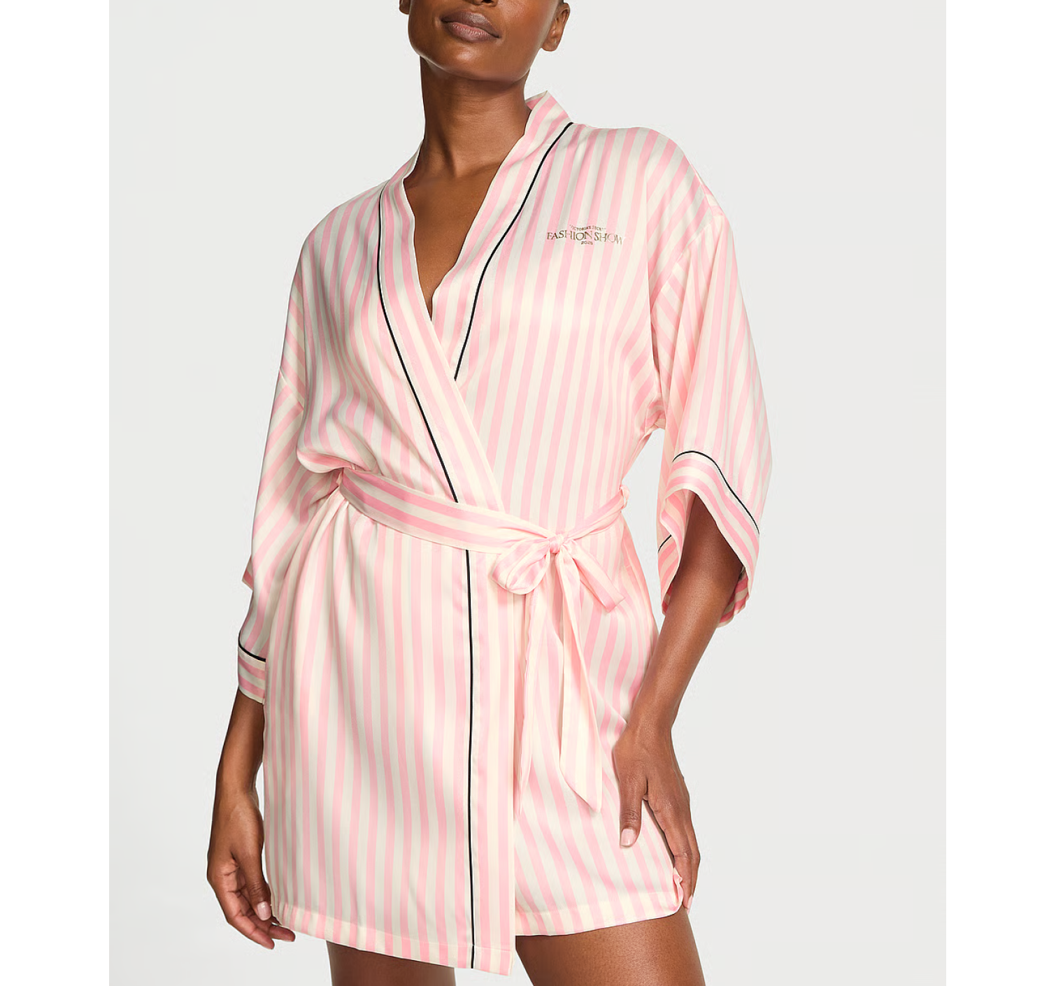 Сатиновый халат Victoria's Secret Backstage Satin Sparkle Short Robe Pink Stripe