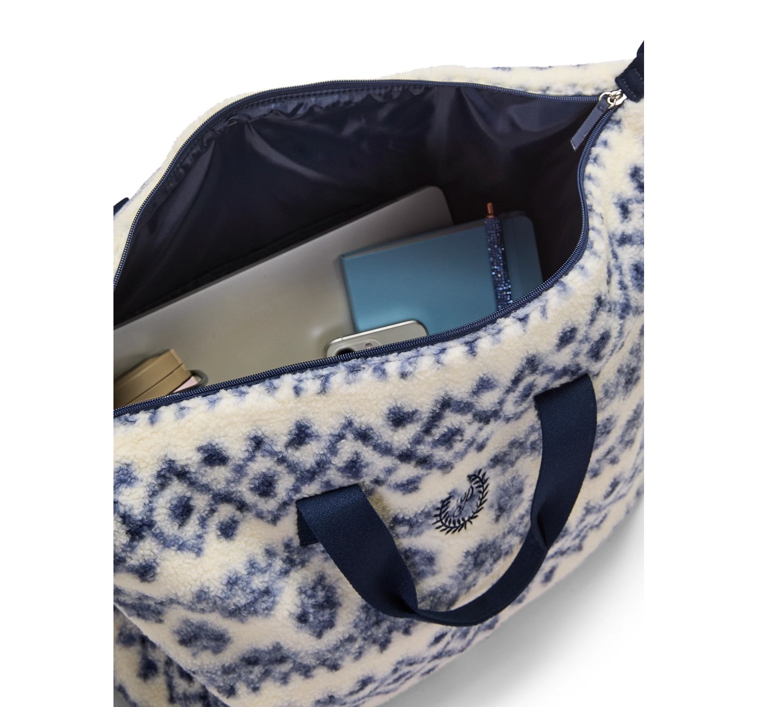 Сумка Cozy Plush Weekender Bag