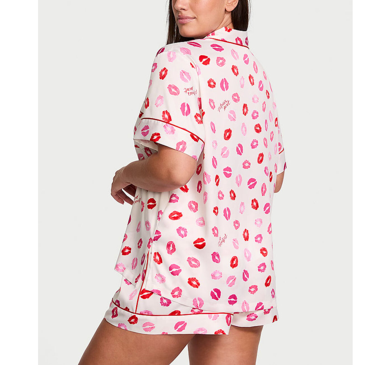 Пижама Glazed Satin Short Pajama Set Coconut White & Lipstick Kisses