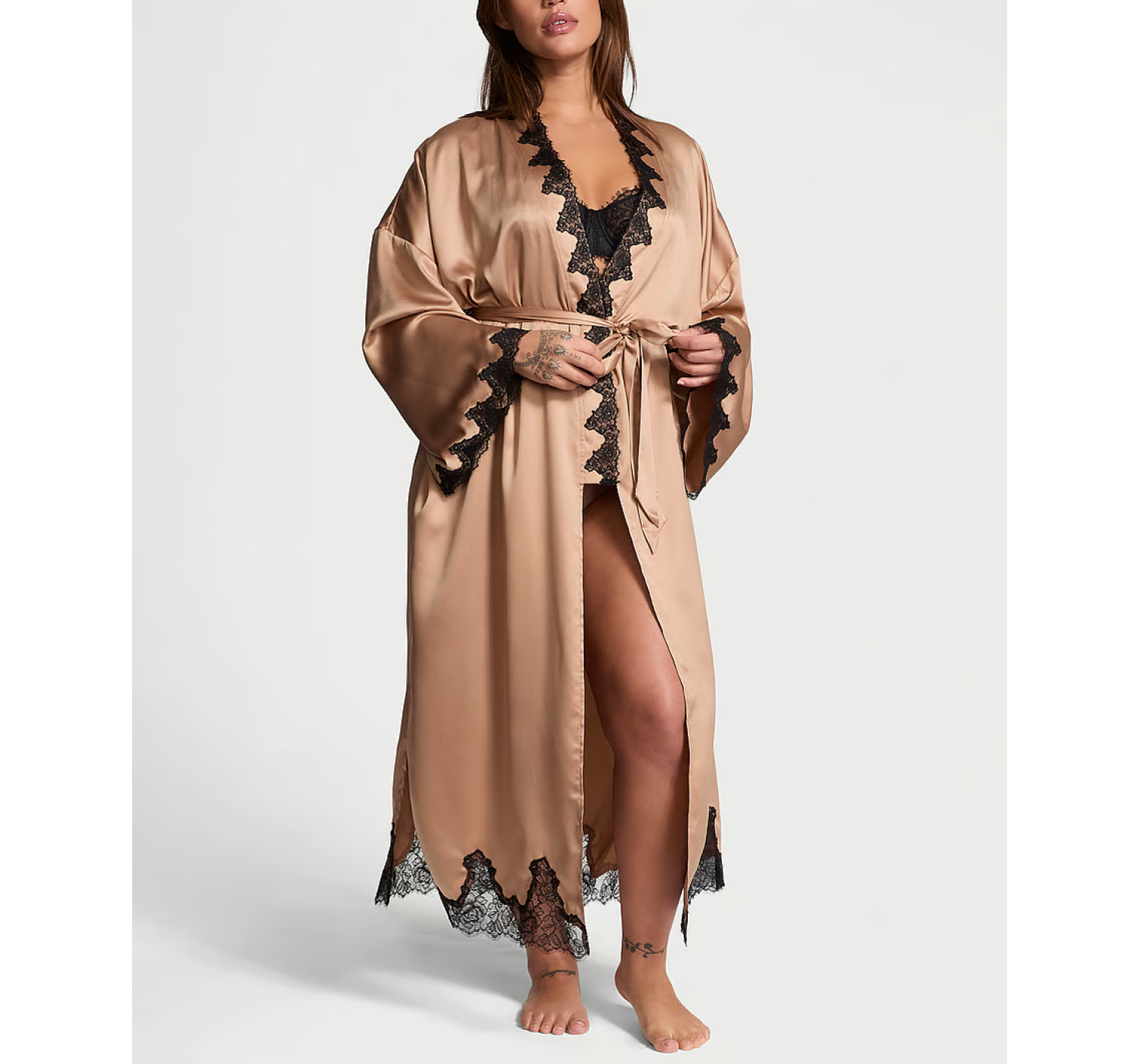 Сатиновый халат Victoria's Secret Satin & Rose Lace Open-Back Long Robe