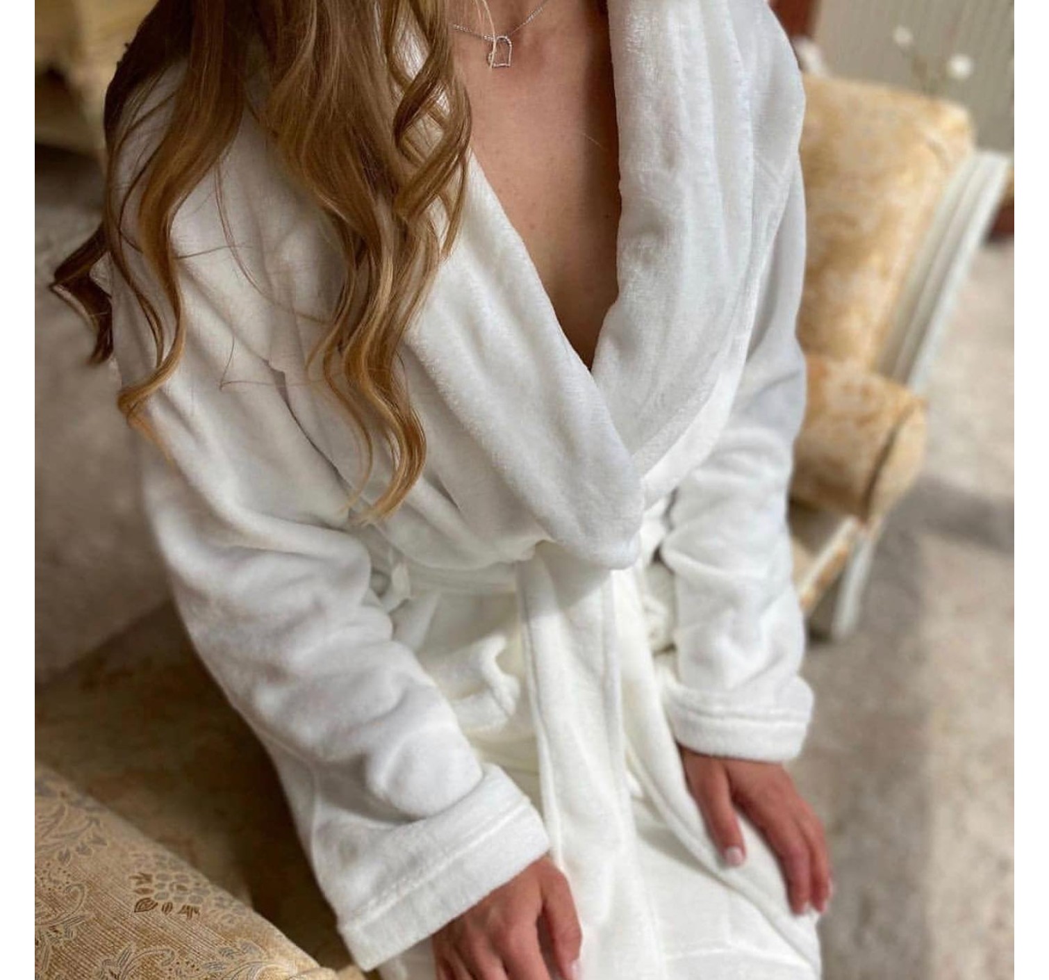 Logo Short Cozy Robe Ivory - халат Вікторія