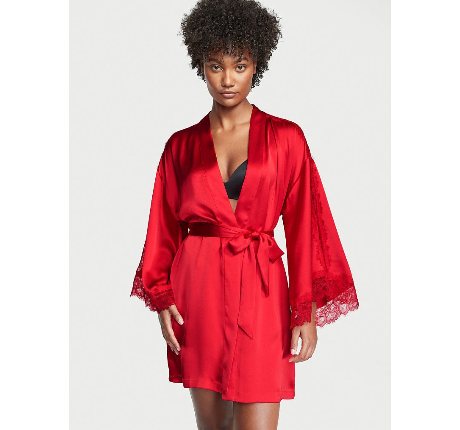 Халат Victoria’s Secret Satin Lace Inset Robe Lipstick