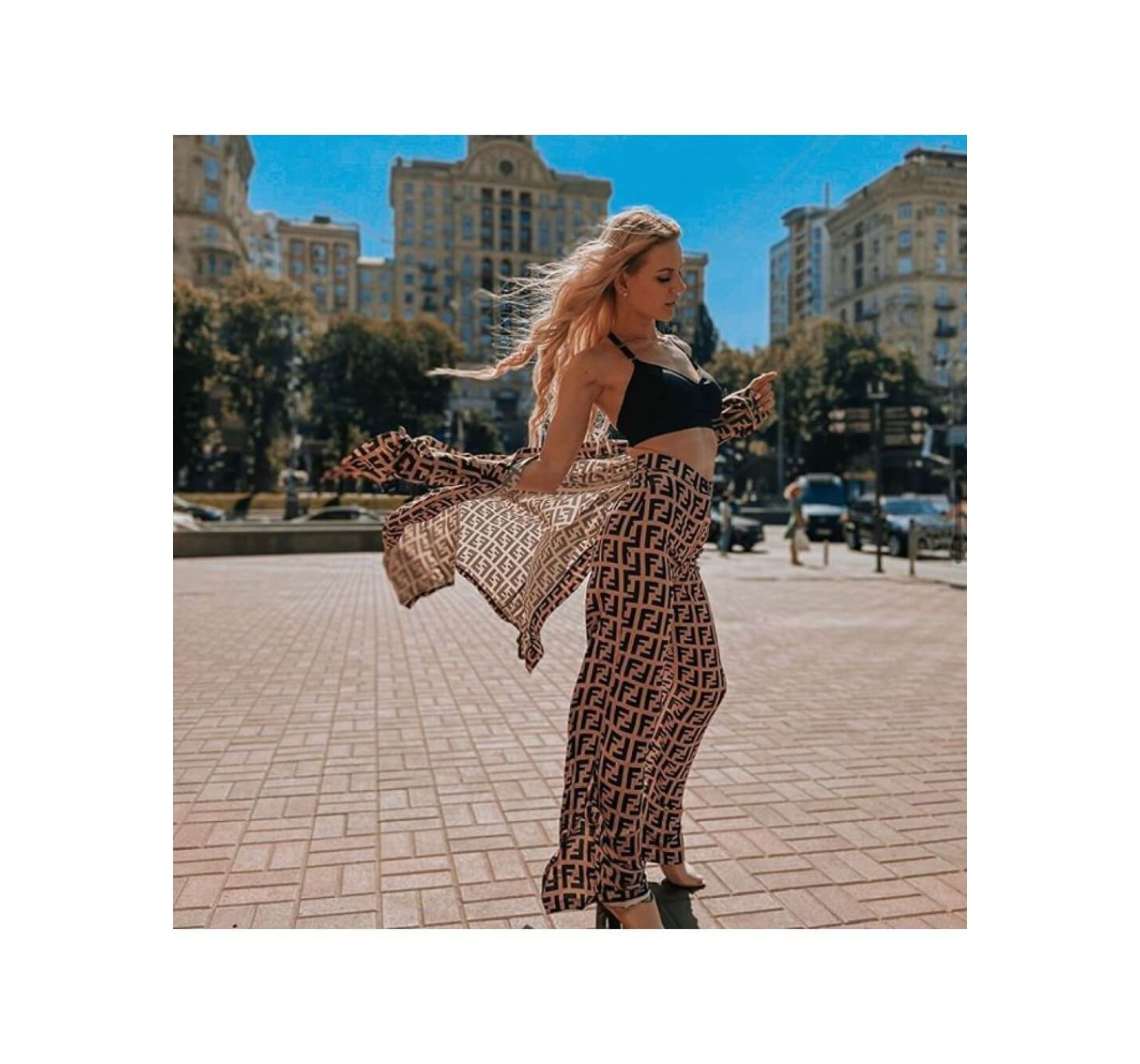 Cuteberry стильный костюм - принт Fendi