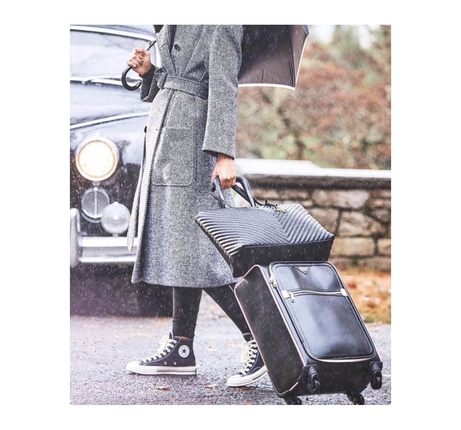 Валіза Victoria's Secret Black Rolling Luggage