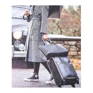 Валіза Victoria's Secret Black Rolling Luggage
