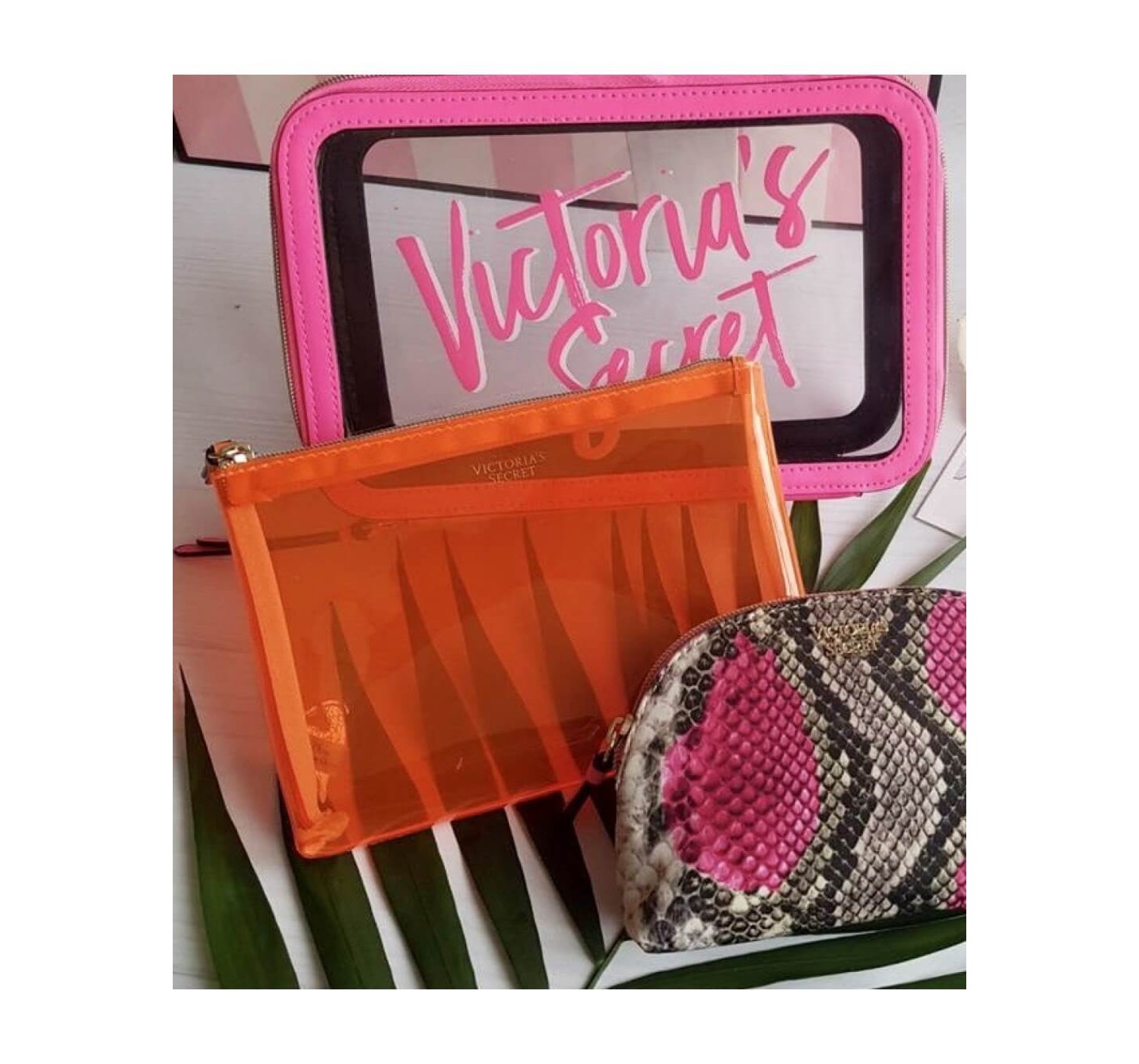 3 в 1 косметичка Victoria's Secret Neon Python Backstage Nested Trio
