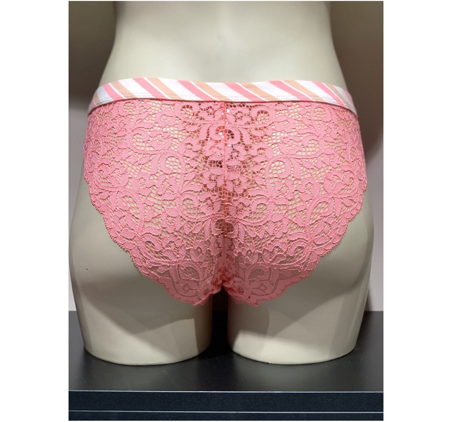 Трусики бикини Victoria’s Secret Coral Lace Bikini panty
