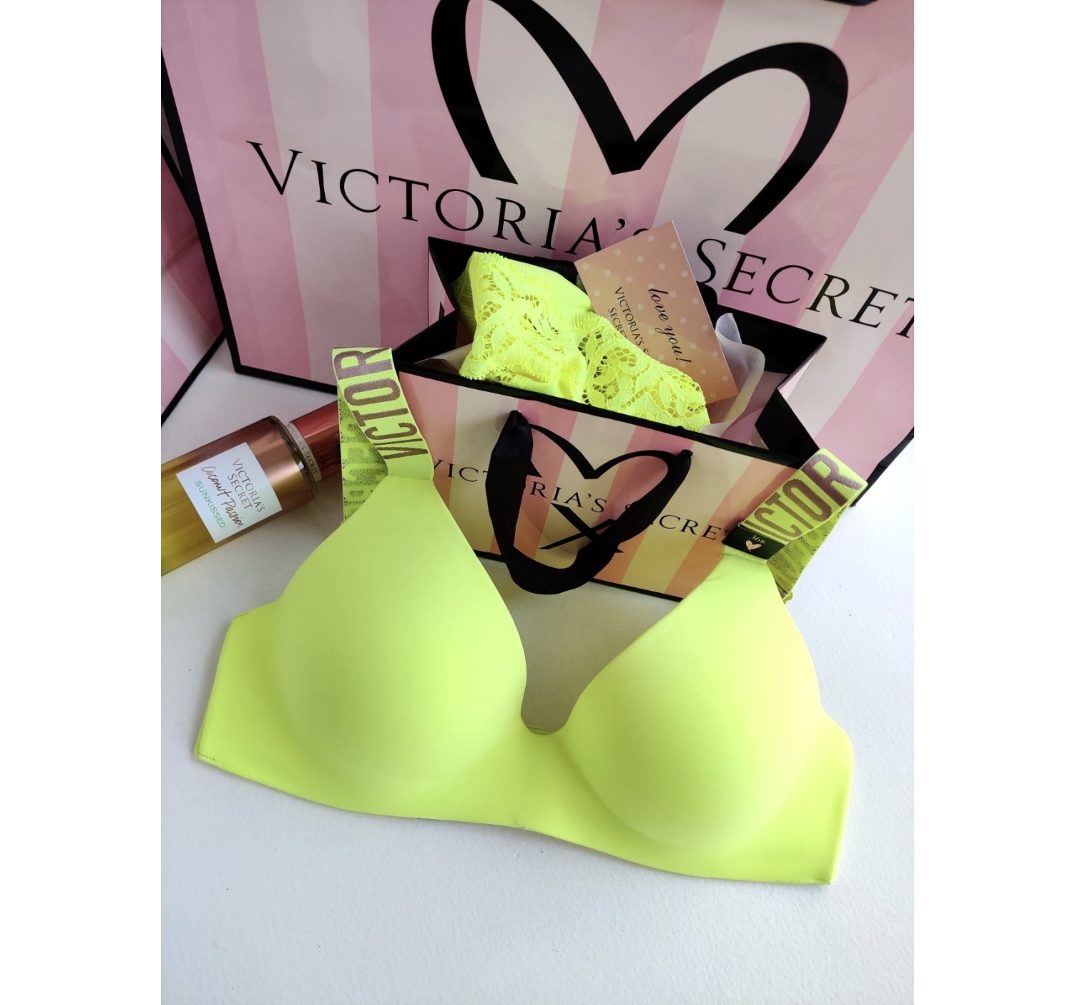 Бюстгальтер Victoria's Secret Lightly Lined Wireless Electro Bra