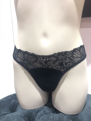Трусики стринги Victoria’s Secret Black Lace Cotton Thong panty