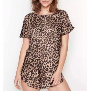 Піжама VS The Satin Oversized T-Shirt &amp; Petal Short PJ Set Leopard