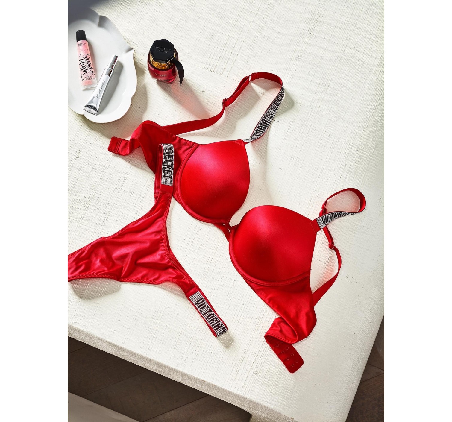 Комплект белья Victoria’s Secret Very Sexy Embellished Strap Push-up Bra set Lipstick
