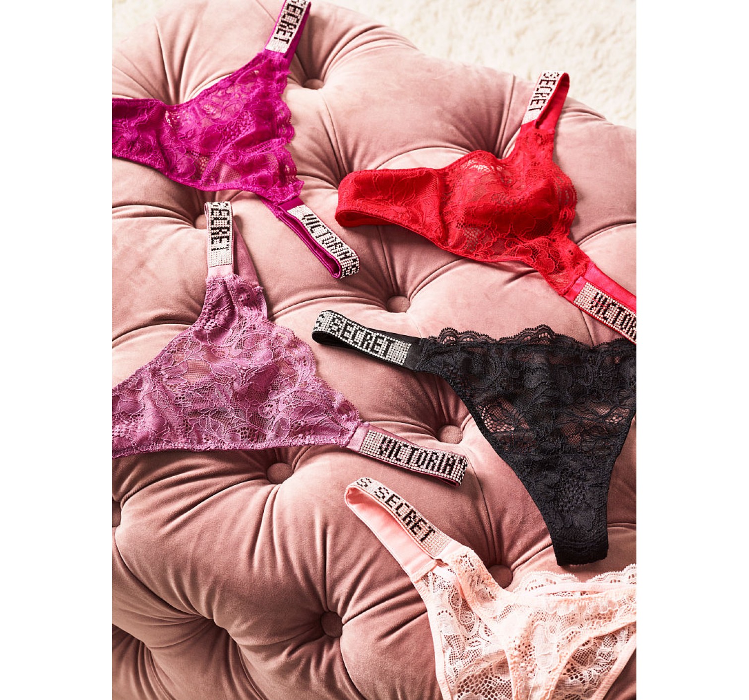 Трусики Victoria's Secret Very Sexy Lace with Shine Lipstick Thong panty