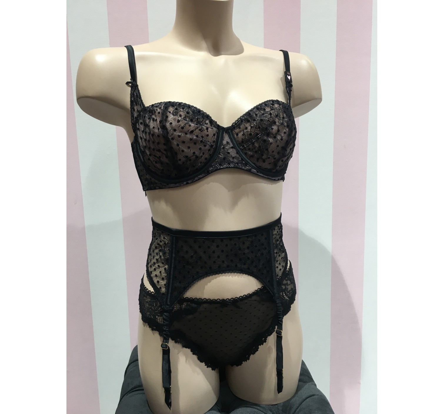 Комплект белья Victoria’s Secret Dream Angel Lace Bra set & Garter