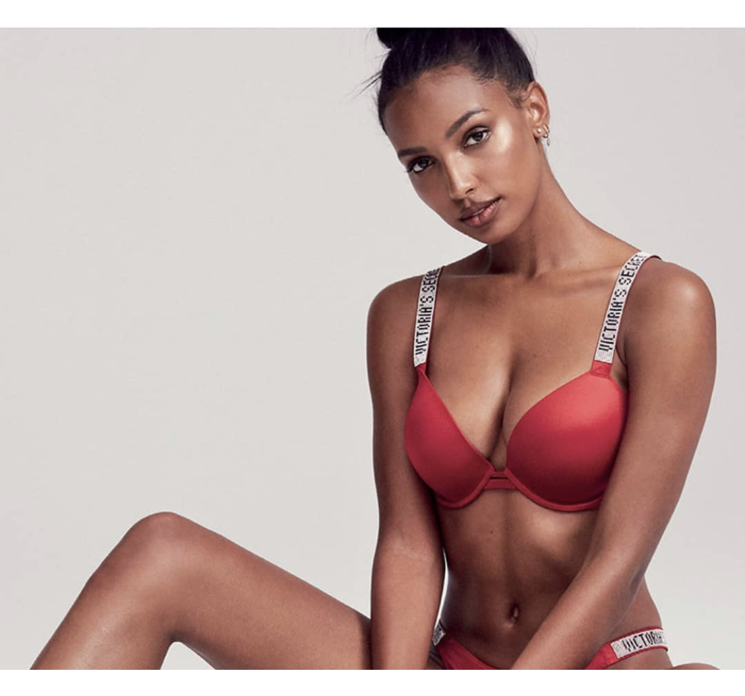 Комплект белья Victoria’s Secret Very Sexy Embellished Strap Push-up Bra set Lipstick❤️