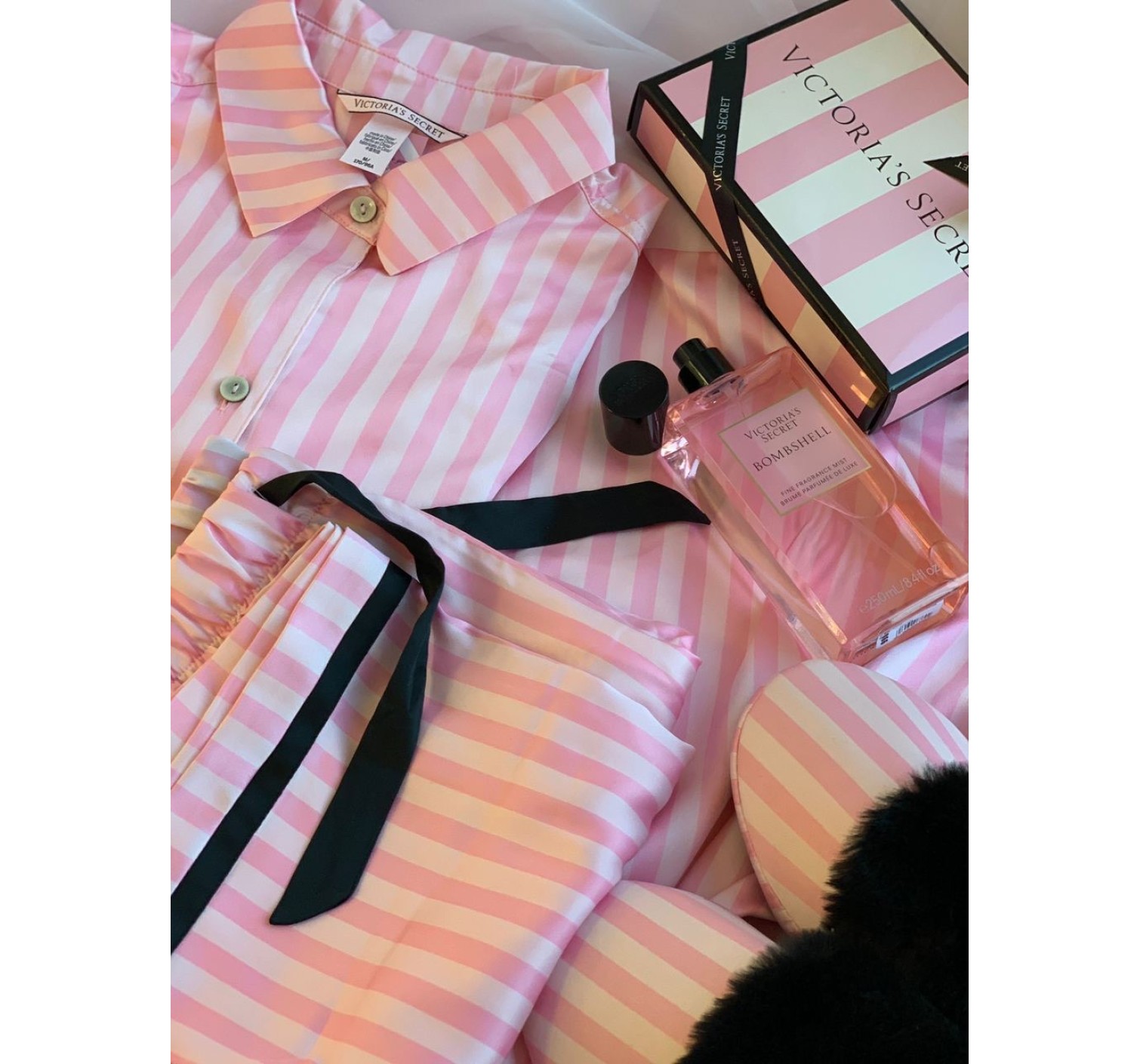 Пижама розовая в полоску Victoria’s Secret Signature Stripes The Satin PJ Set