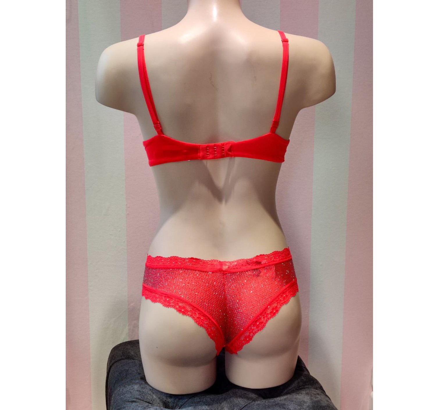 Комплект белья Victoria’s Secret Very Sexy Push-up Bra set & Shine Lipstick Cheeky panty