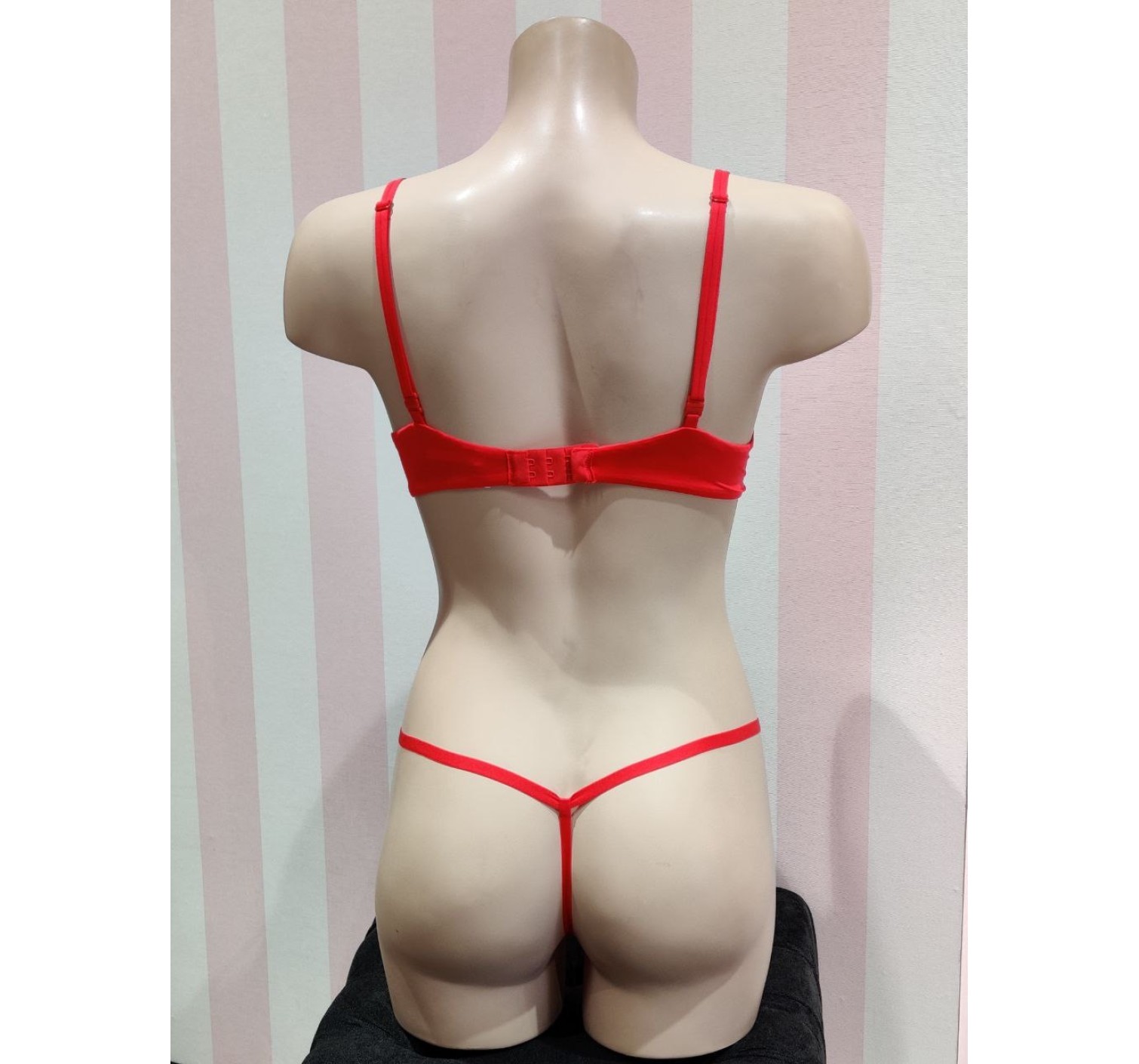 Комплект белья Victoria’s Secret Very Sexy Push-up Bra set & V-string panty