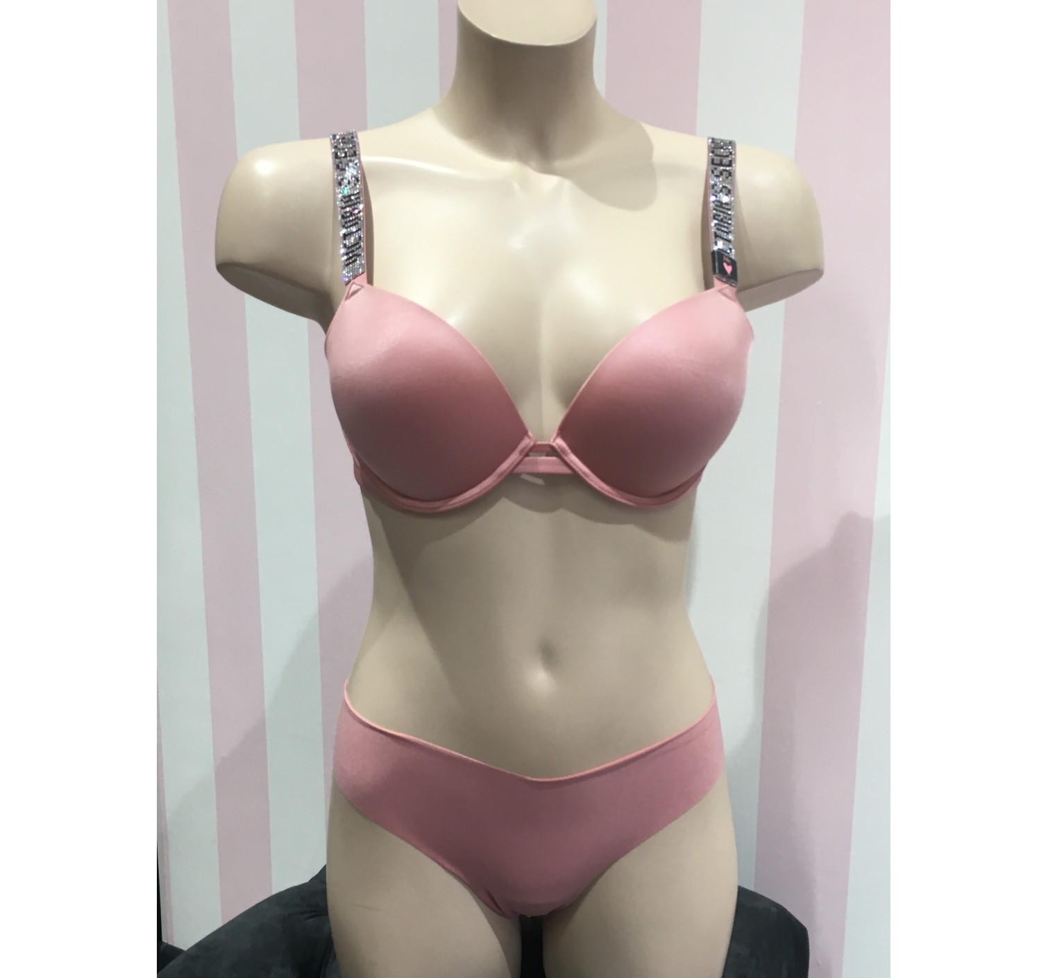 Бюстгальтер Victoria's Secret Vintage Rose Embellished Strap Push-up Bra
