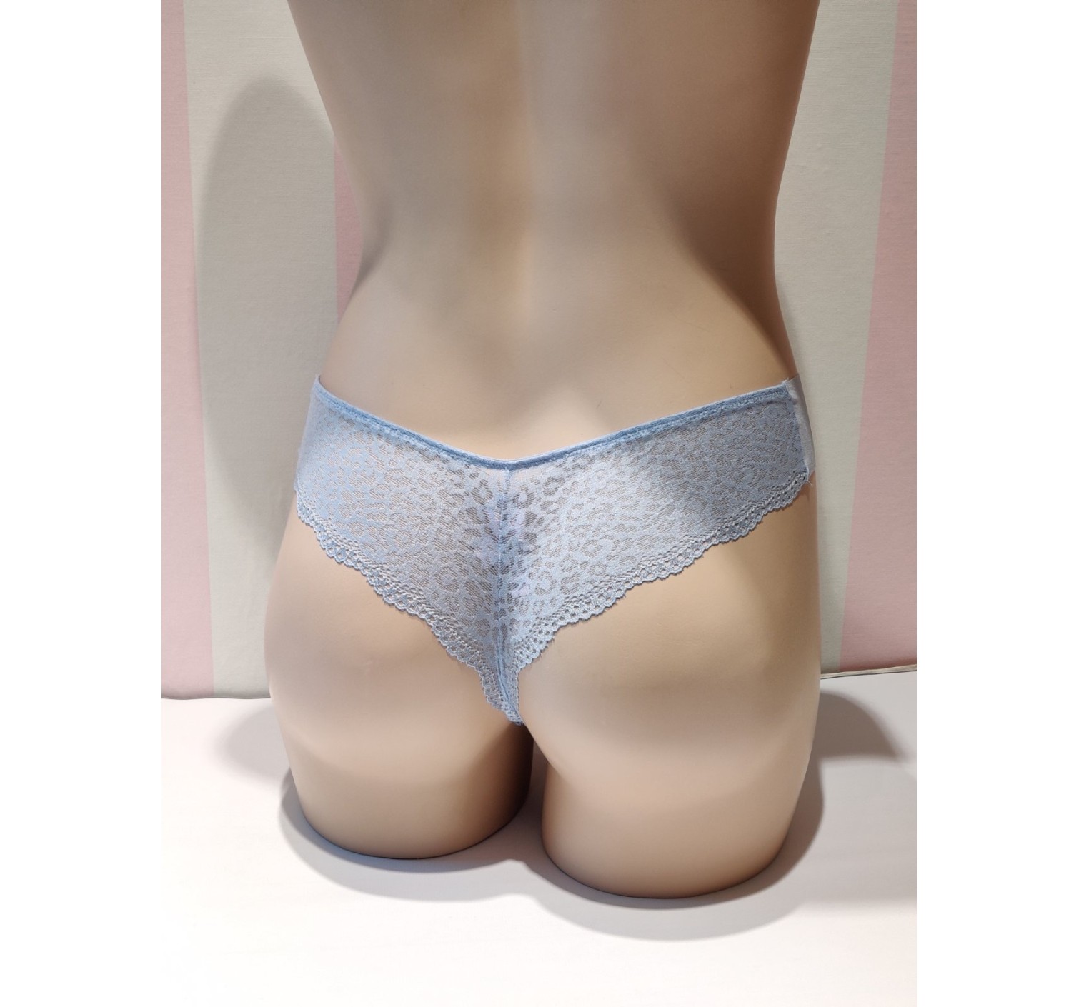 Трусики бесшовные Victoria’s Secret Sky Blue Lace Thong panty