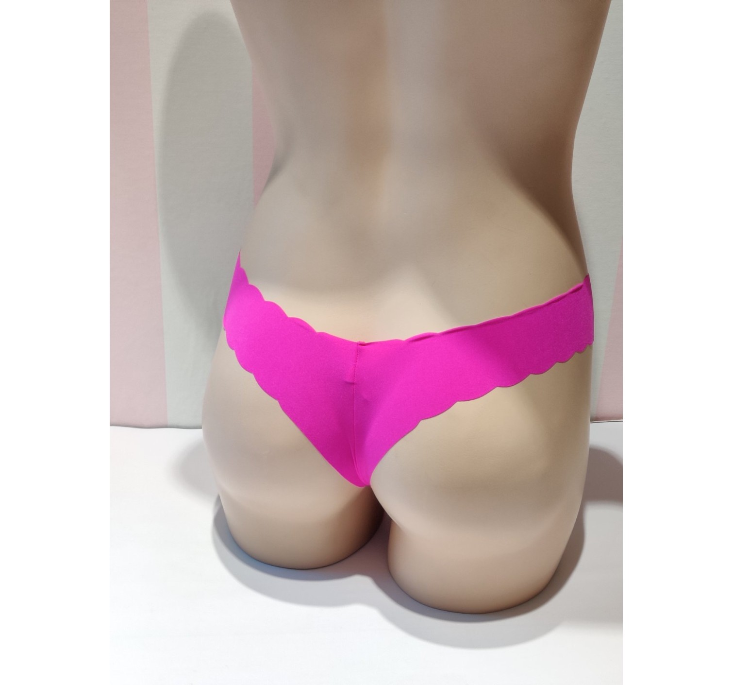 Трусики бесшовные Victoria’s Secret No Show Thong panty фуксия