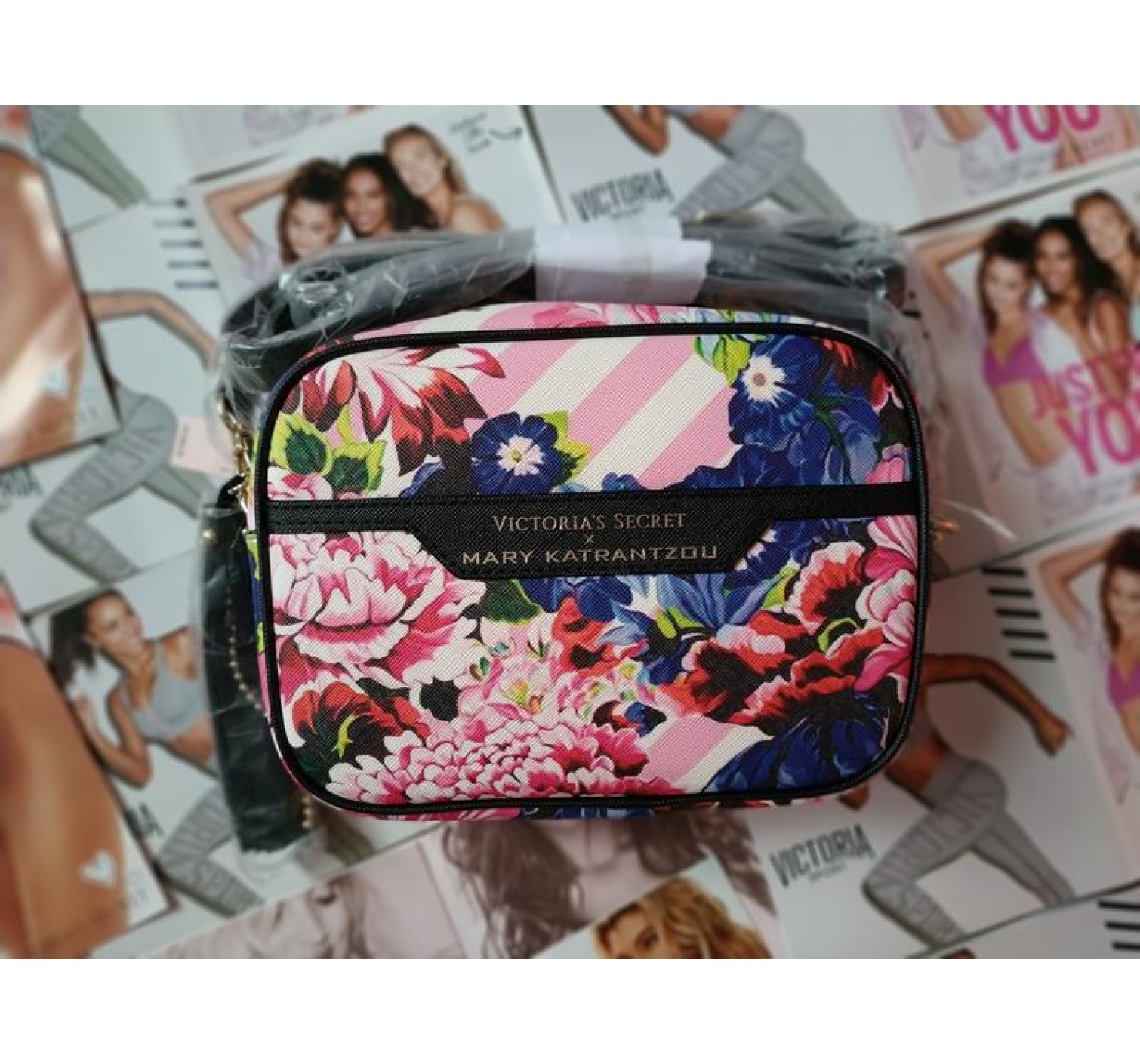 Кросс-боди и поясная сумка Victoria’s Secret х MARY KATRANZOU Signature Stripes & Floral print