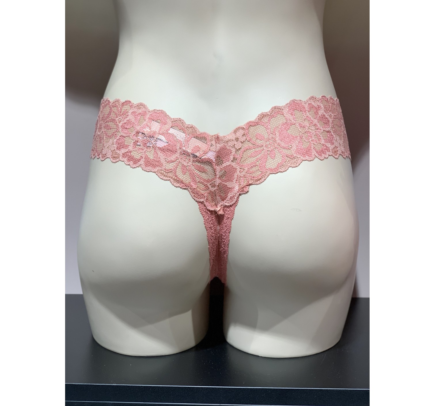 Трусики стринги Victoria’s Secret Lace Thong panty