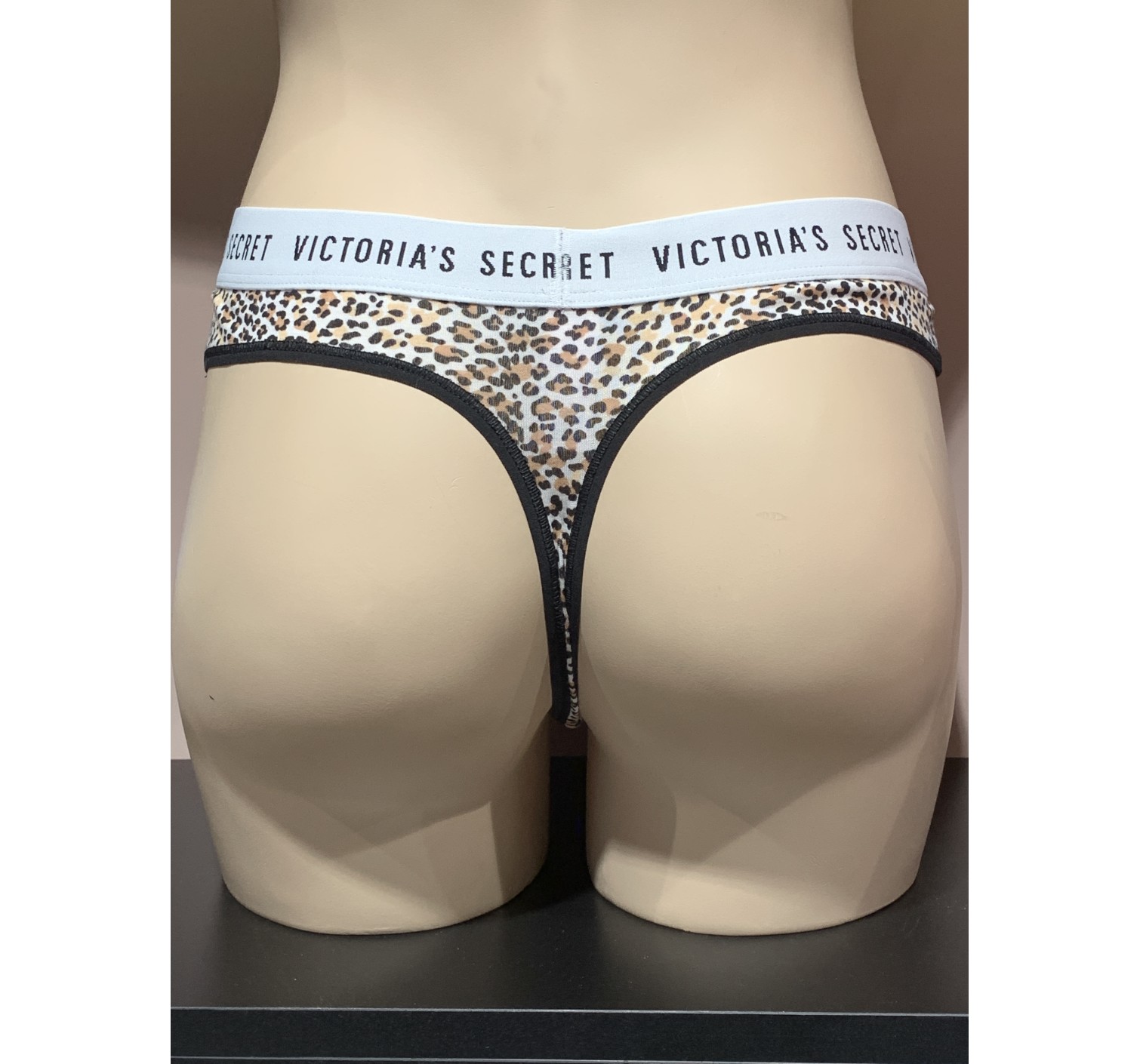 Трусики стринги Victoria’s Secret Animal print Leopard Thong panty