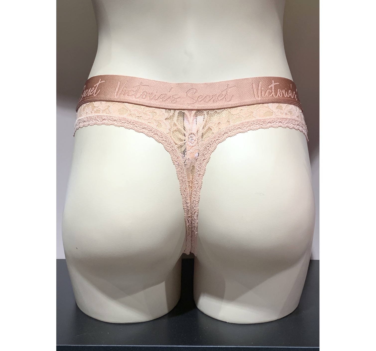 Трусики стринги Victoria’s Secret Nude logo Thong panty