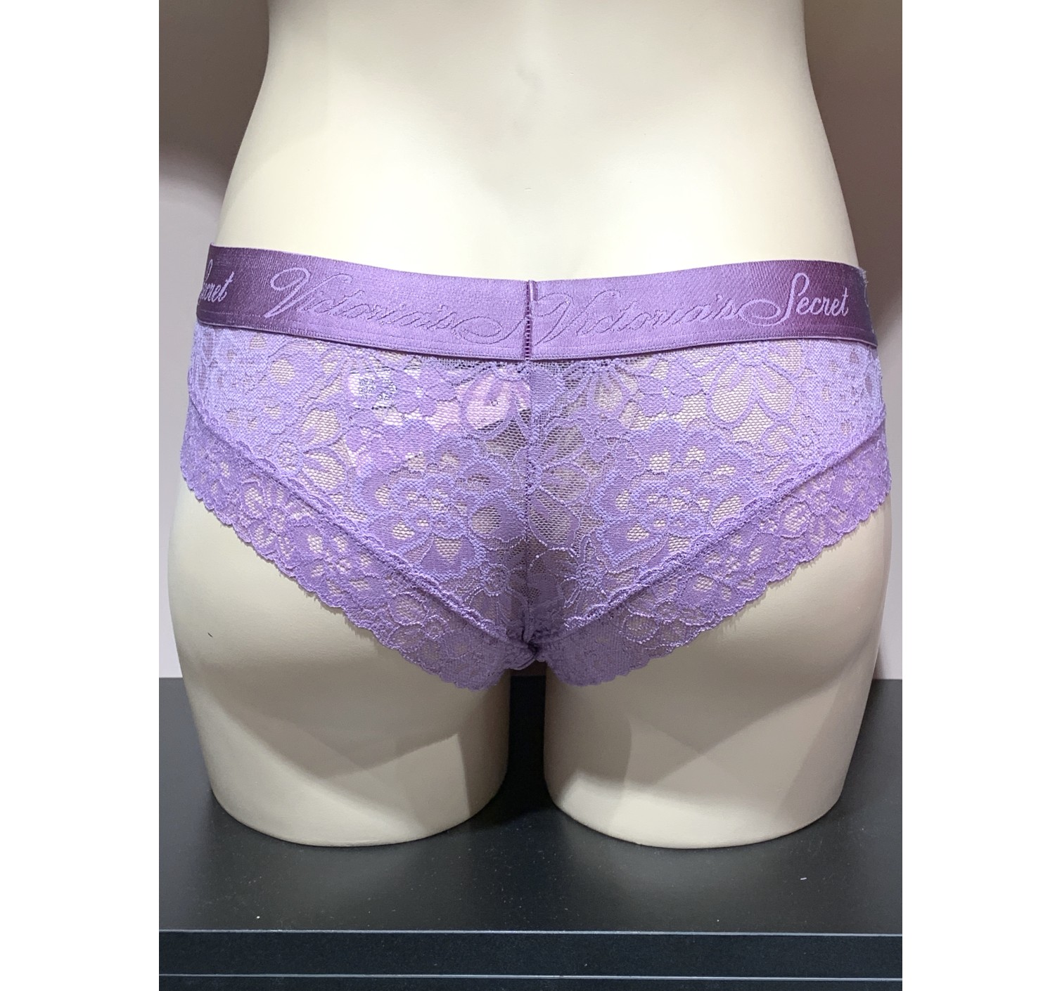 Трусики чіки Victoria's Secret Purple Lace Cheeky panty