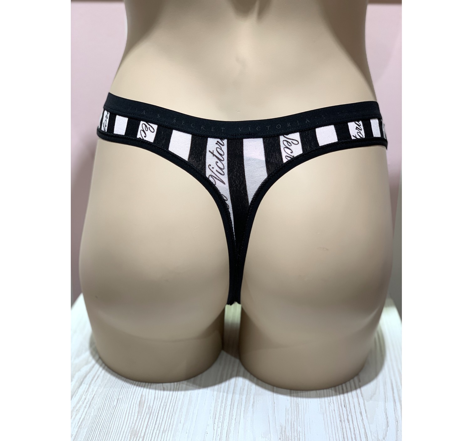 Трусики стринги Victoria’s Secret Black & White Stripes VS LogoThong panty