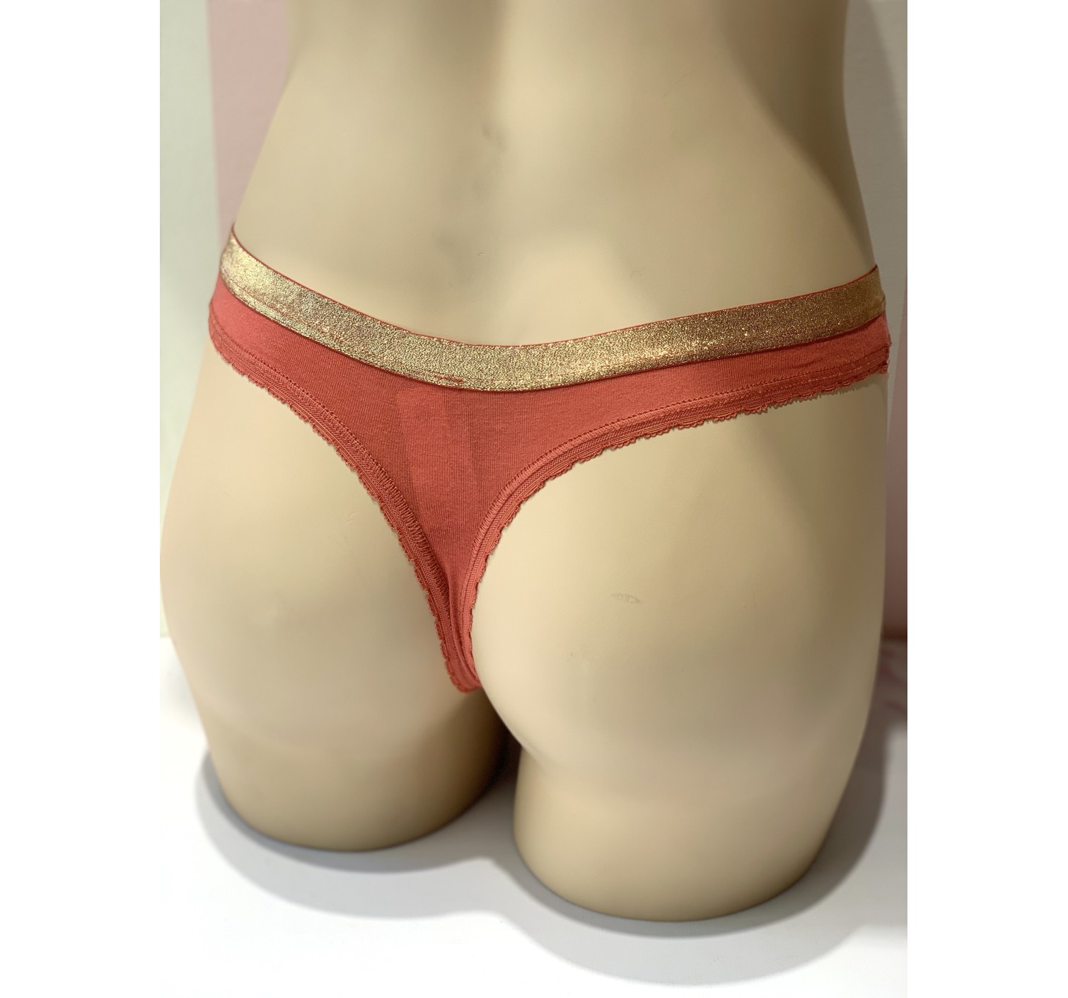 Трусики стринги Victoria’s Secret Thong panty оранжевого цвета