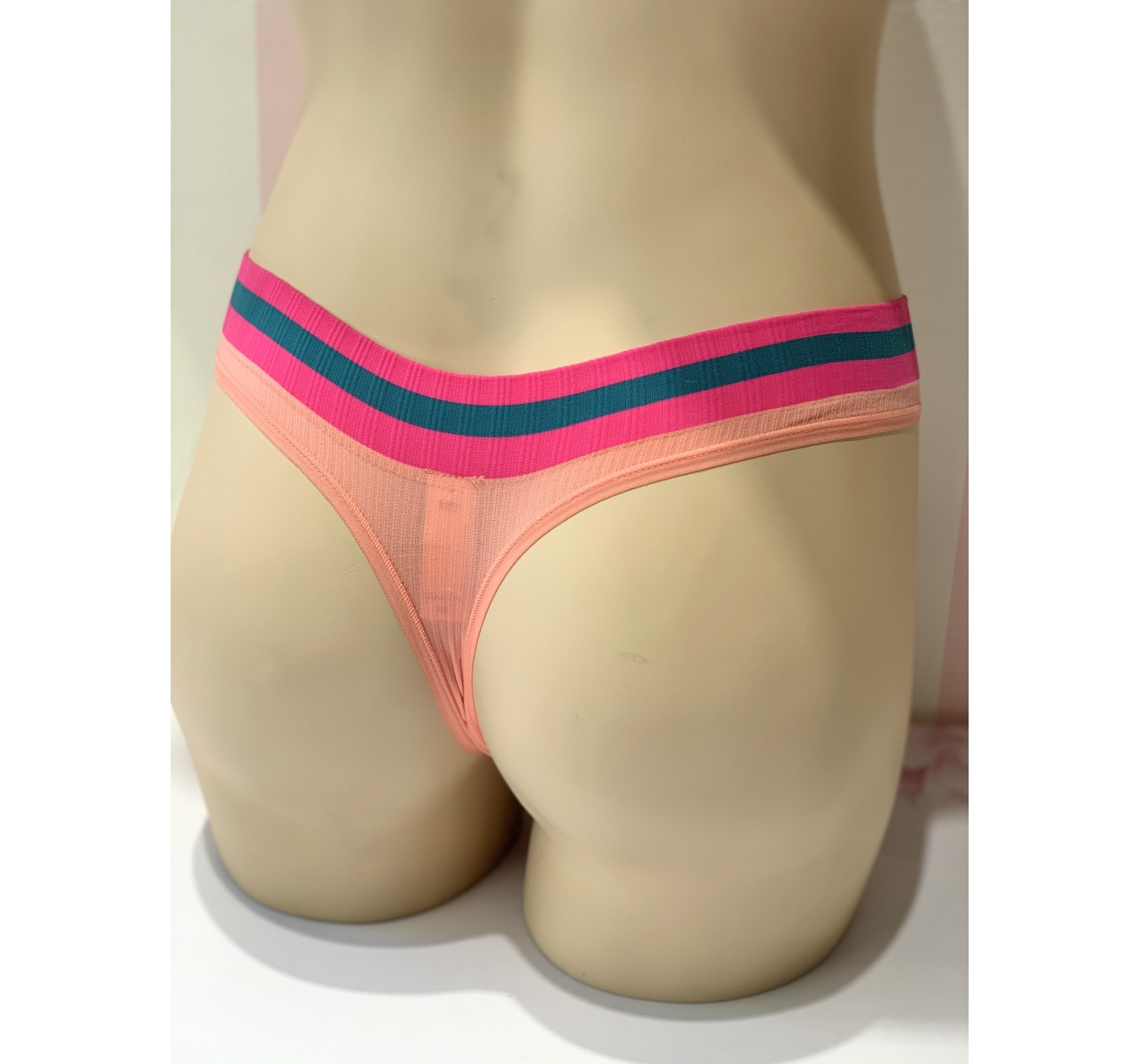 Трусики стринги  Victoria’s Secret Apricot color Thong panty