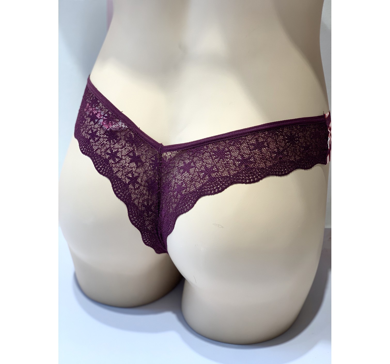 Трусики бесшовные стринги с кружевом Victoria’s Secret PINK Thong panty