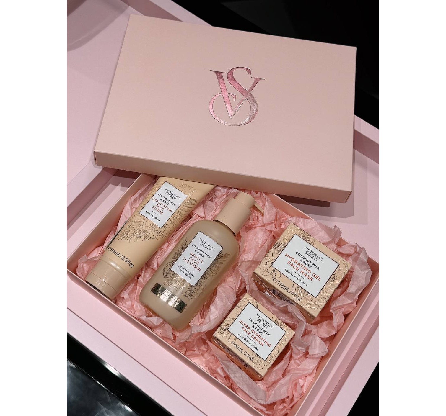Набір косметики для обличчя  CALM Coconut Milk & Rose Set