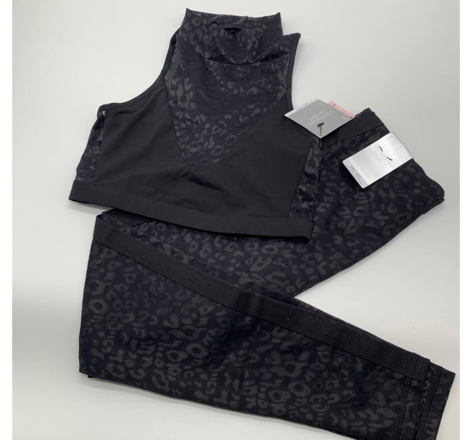 Набор для спорта Victoria Sport Bra Set & High-rise Leopard Tight