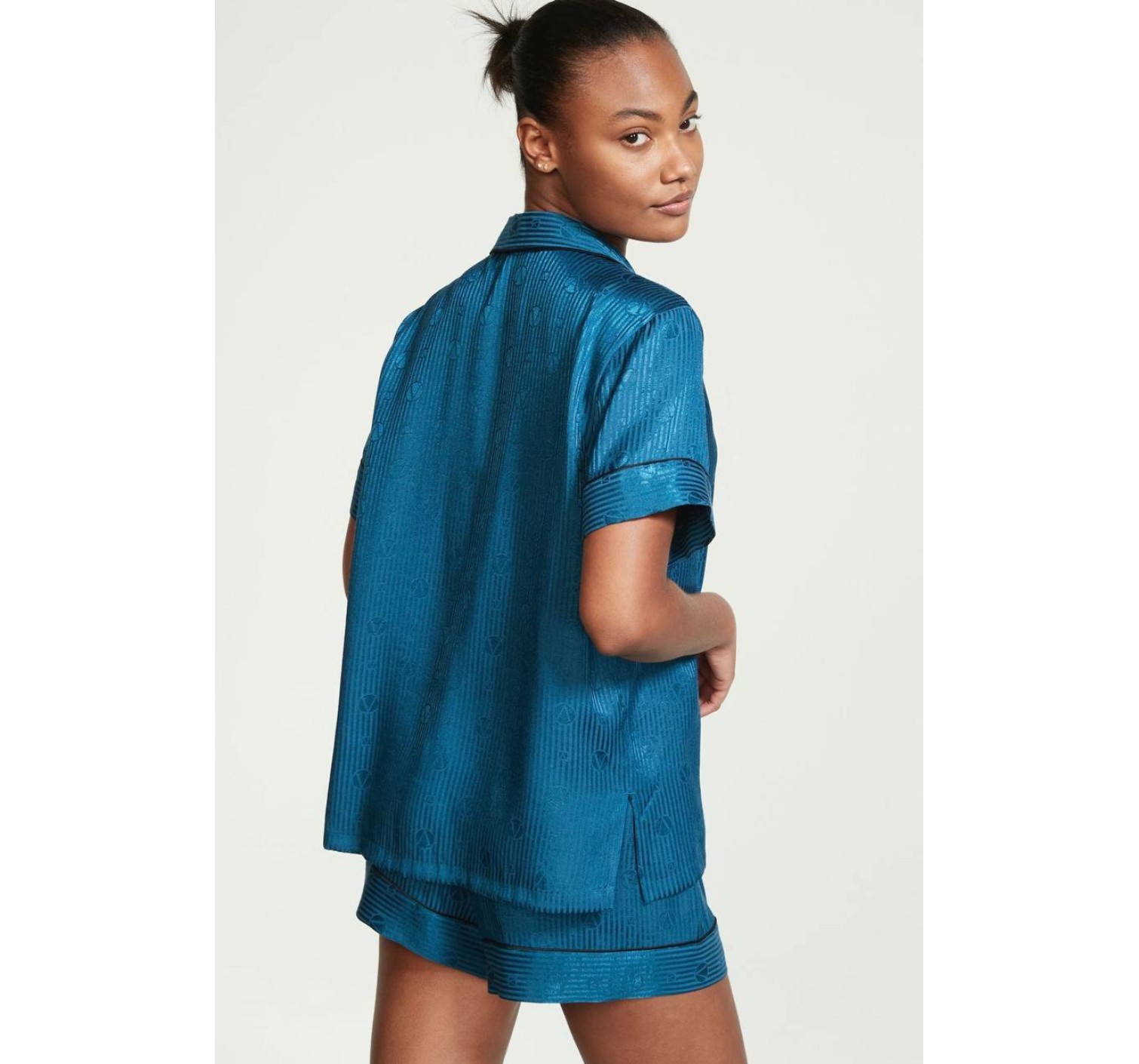 Сатиновая пижама The Satin Short Logo Pj Set logo VS
