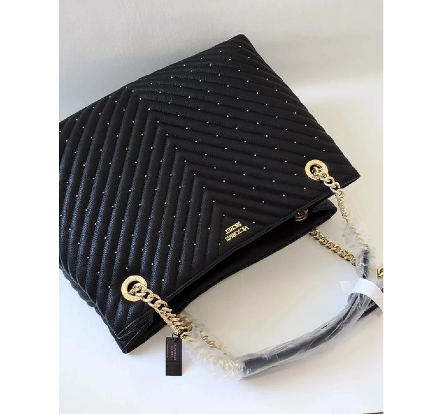 Сумка Studded V-qulit Shoulder Tote