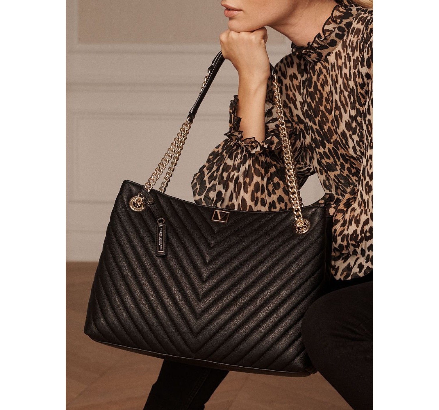 Сумка The Victoria Shoulder Tote Black Lily