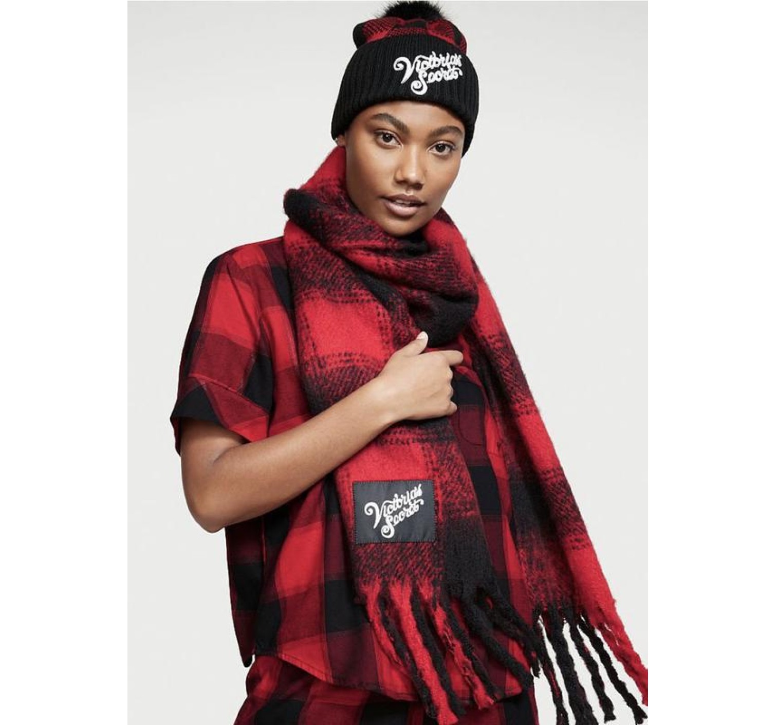 Шапка Victoria’s Secret Red Plaid Pom-pom Hat