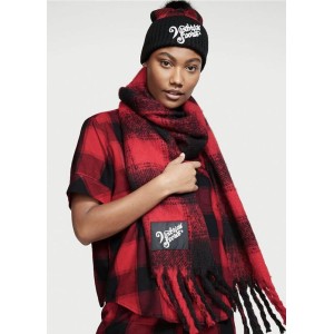 Шапка Victoria’s Secret Red Plaid Pom-pom Hat