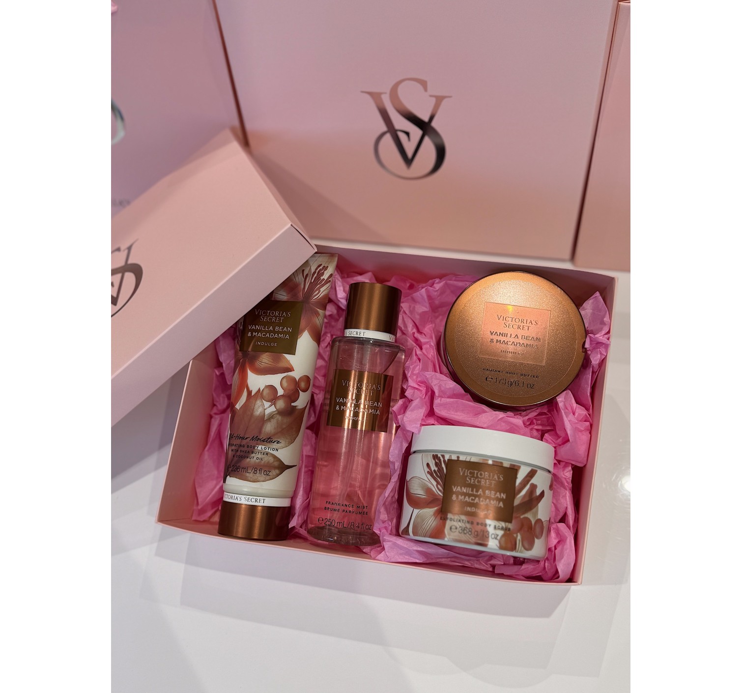 Подарочный набор Natural Beauty Set INDULGE Vanilla Bean & Macadamia