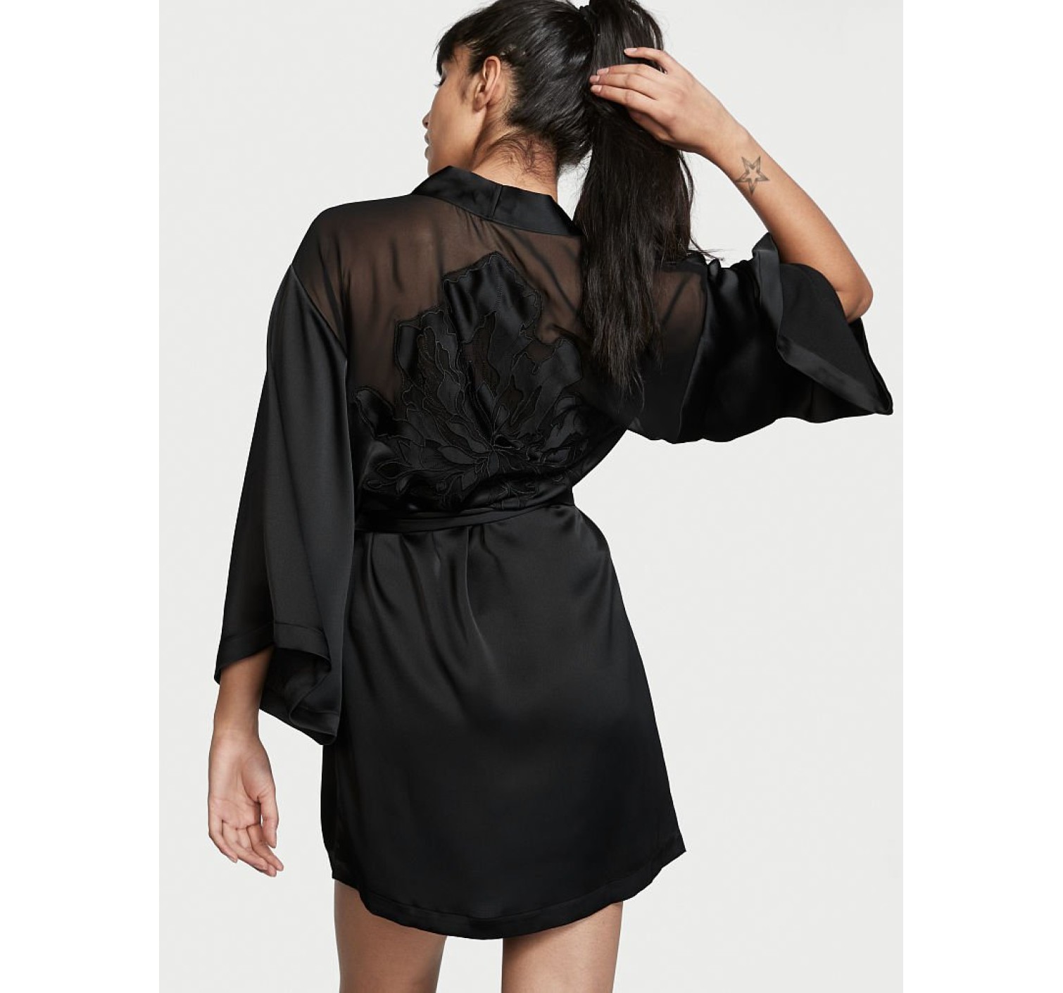 Халат Satin Laser Cut Iris Applique Robe