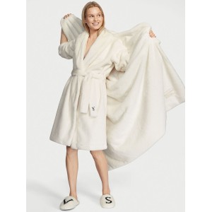 Домашние тапочки Victoria's Secret White Logo Faux Fur Slippers