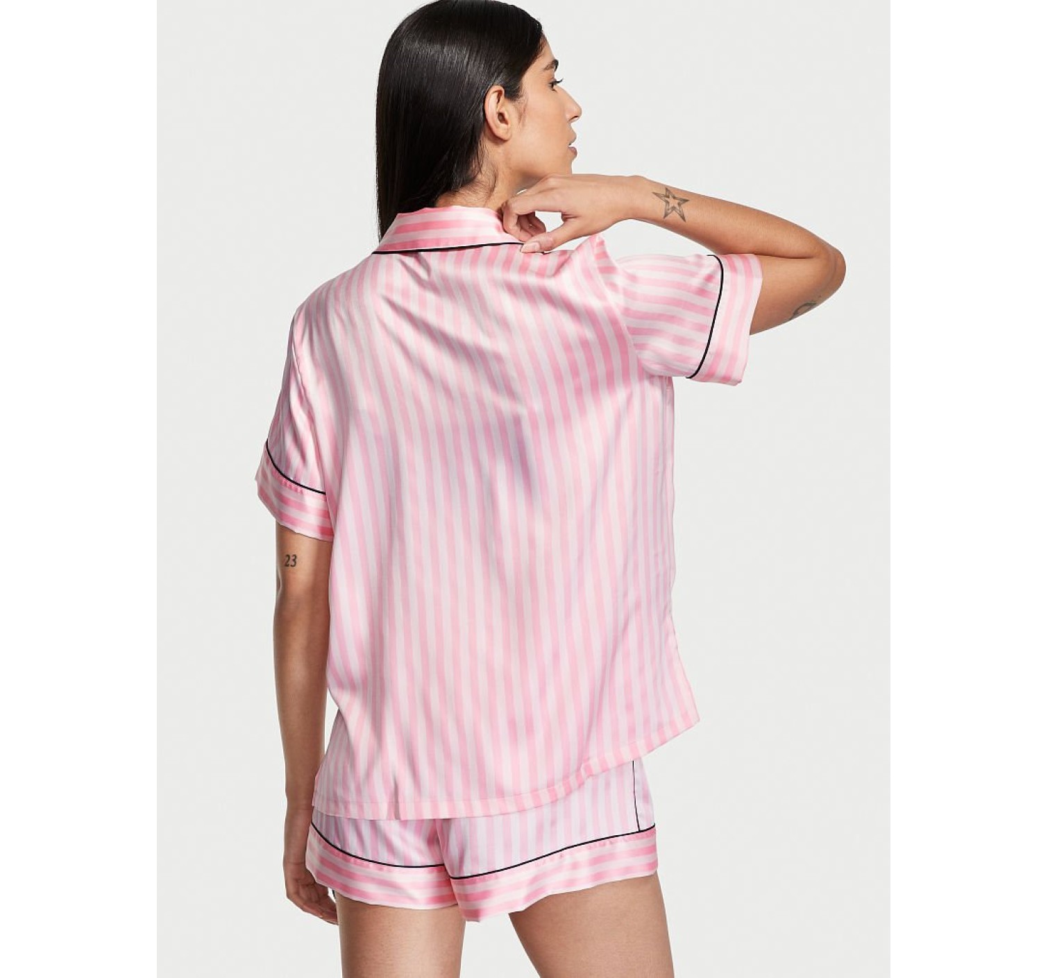 Сатиновая пижама в розовую полоску Victoria’s Secret Satin Short Pajama Set Iconic Stripe