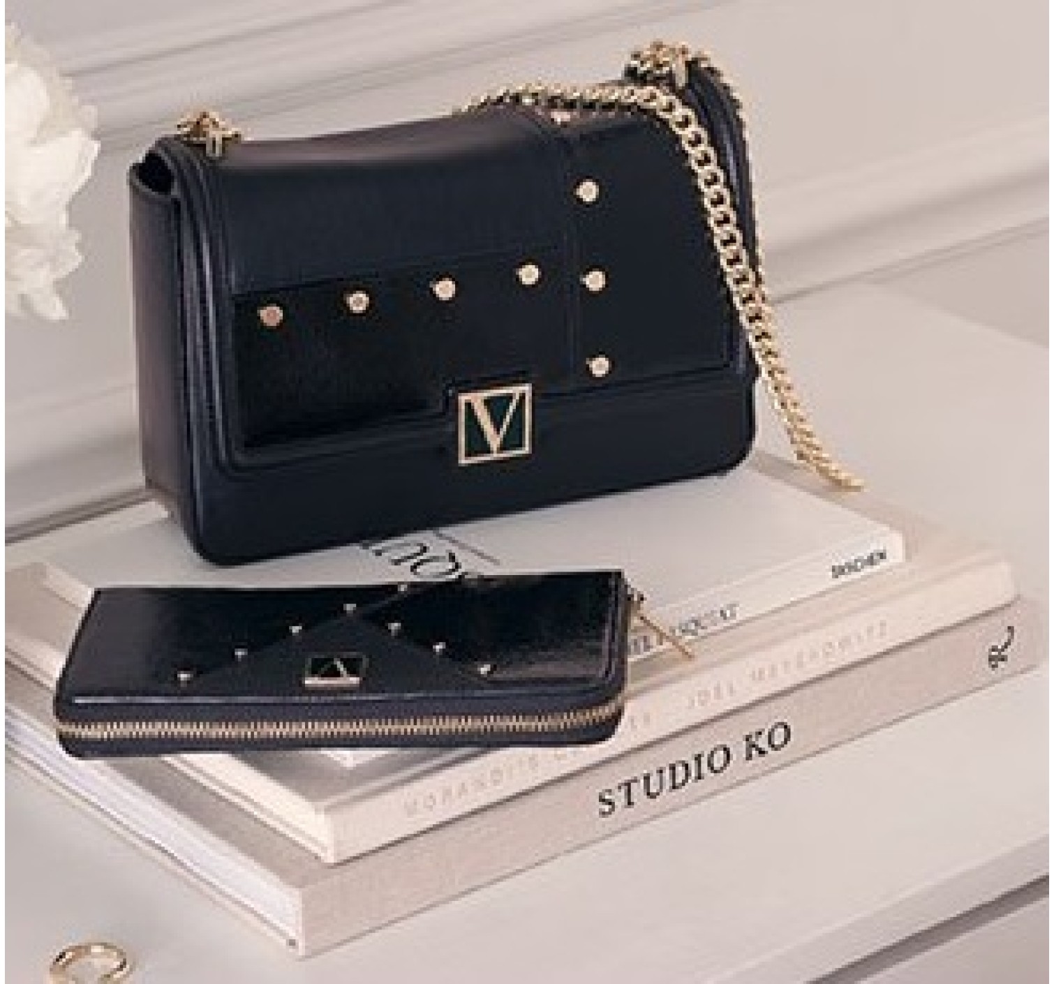 Крос-боді The Victoria Medium Shoulder Bag Stud Mix