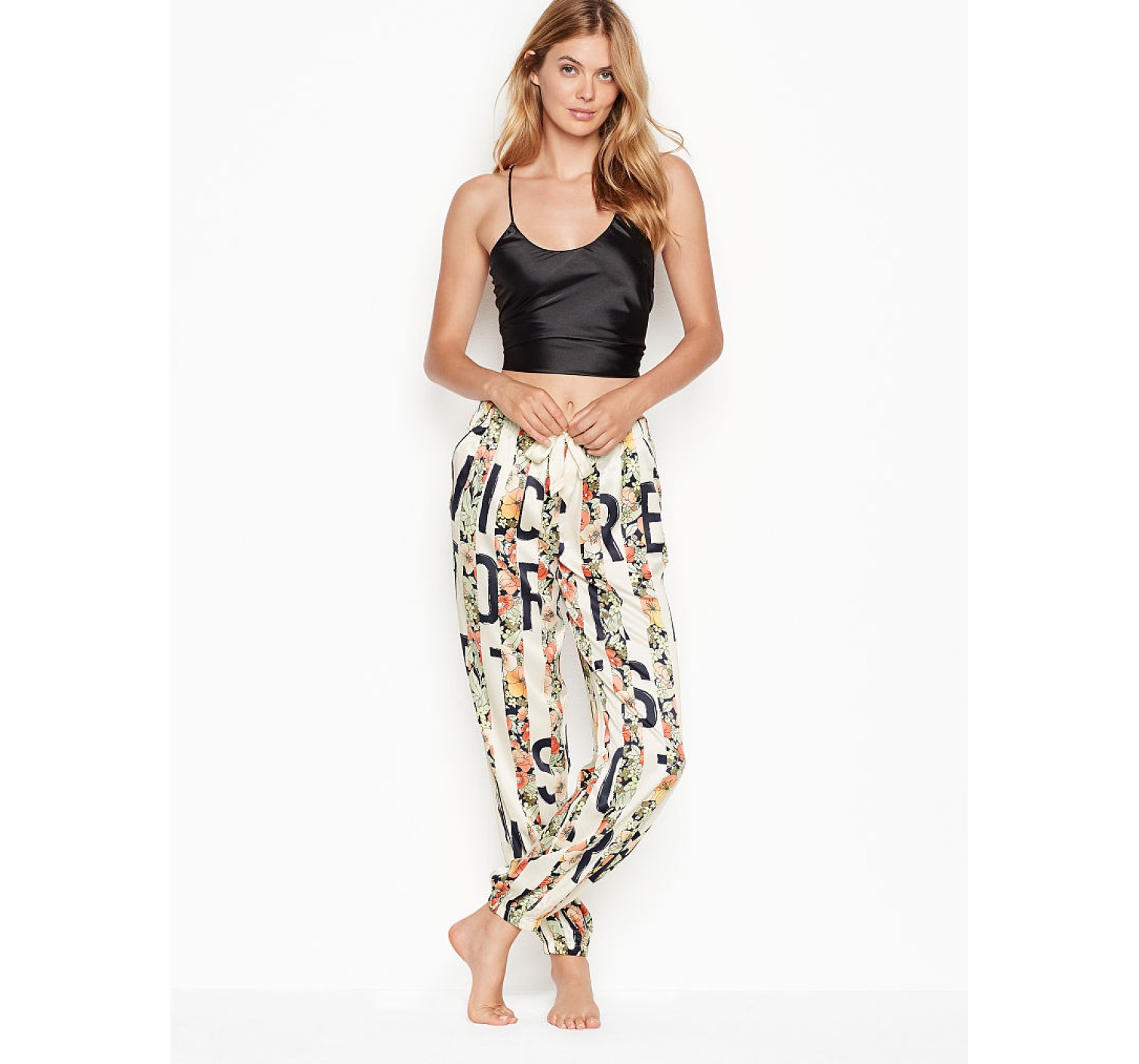 Сатиновая пижама Victoria’s Secret Satin FLORAL LOGO