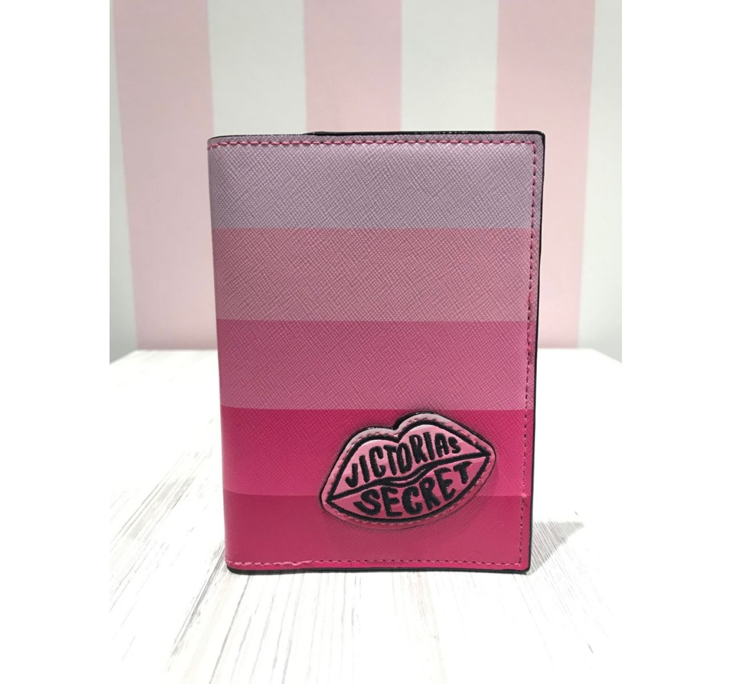 ОБЛОЖКА ДЛЯ ПАСПОРТА VS PINK STRIPES