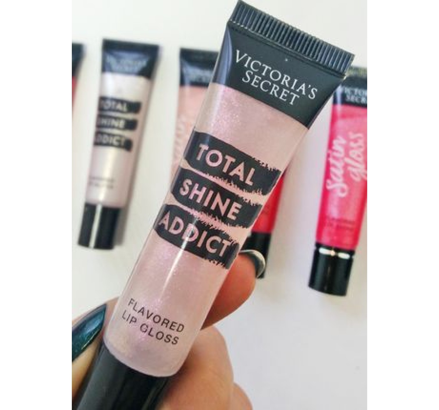 БЛИСК ДЛЯ ГУБ INDULGENCE - TOTAL SHINE ADDICT- VICTORIA'S SECRET